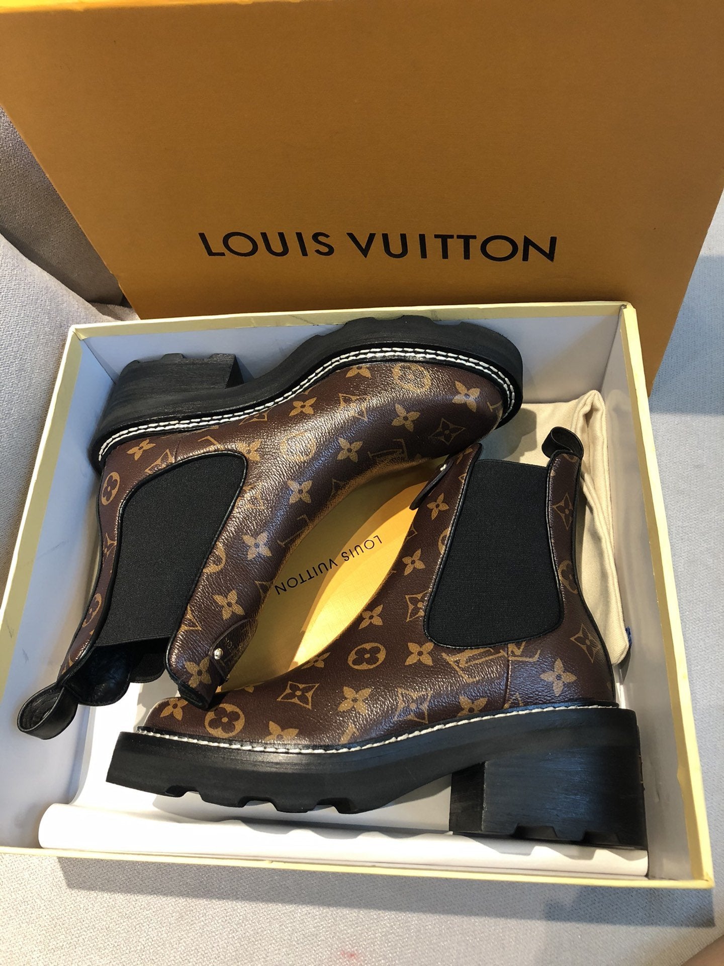 LV BEAUBOURG ENKELLAARS Louis Vuitton – KJ VIPS