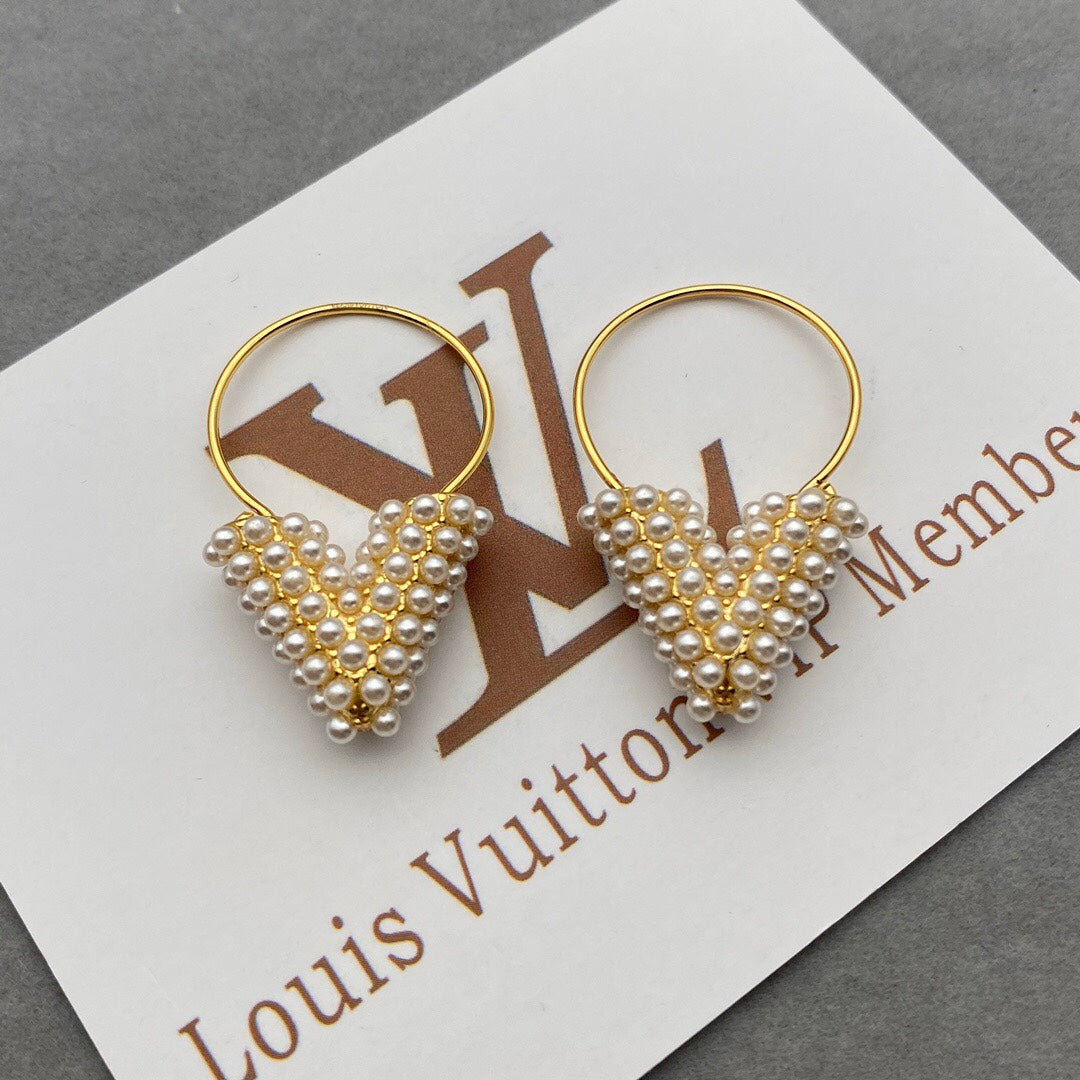 Orecchini Essential V Louis Vuitton – KJ VIPS