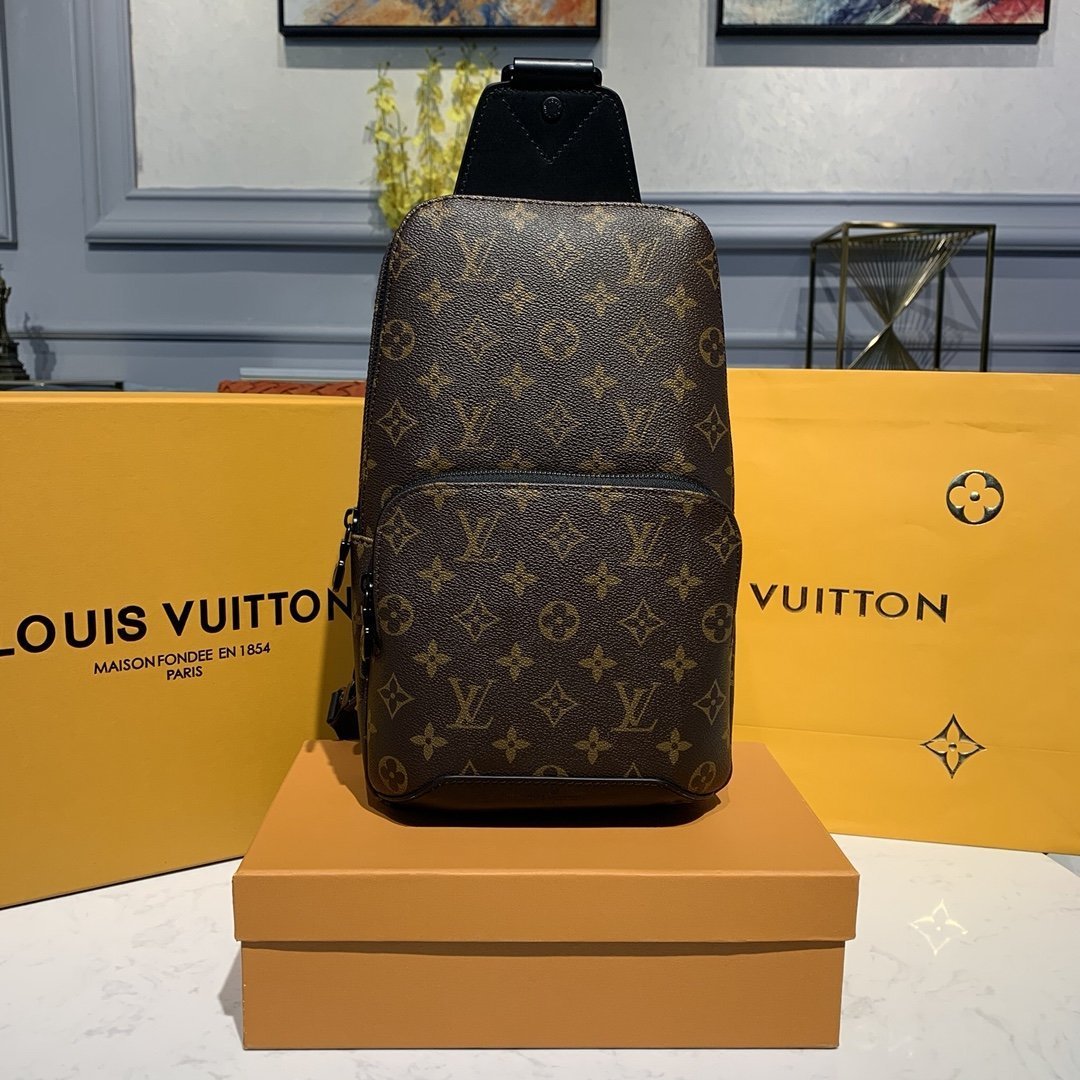 AVENUE CROSSBODY -REPU Louis Vuitton