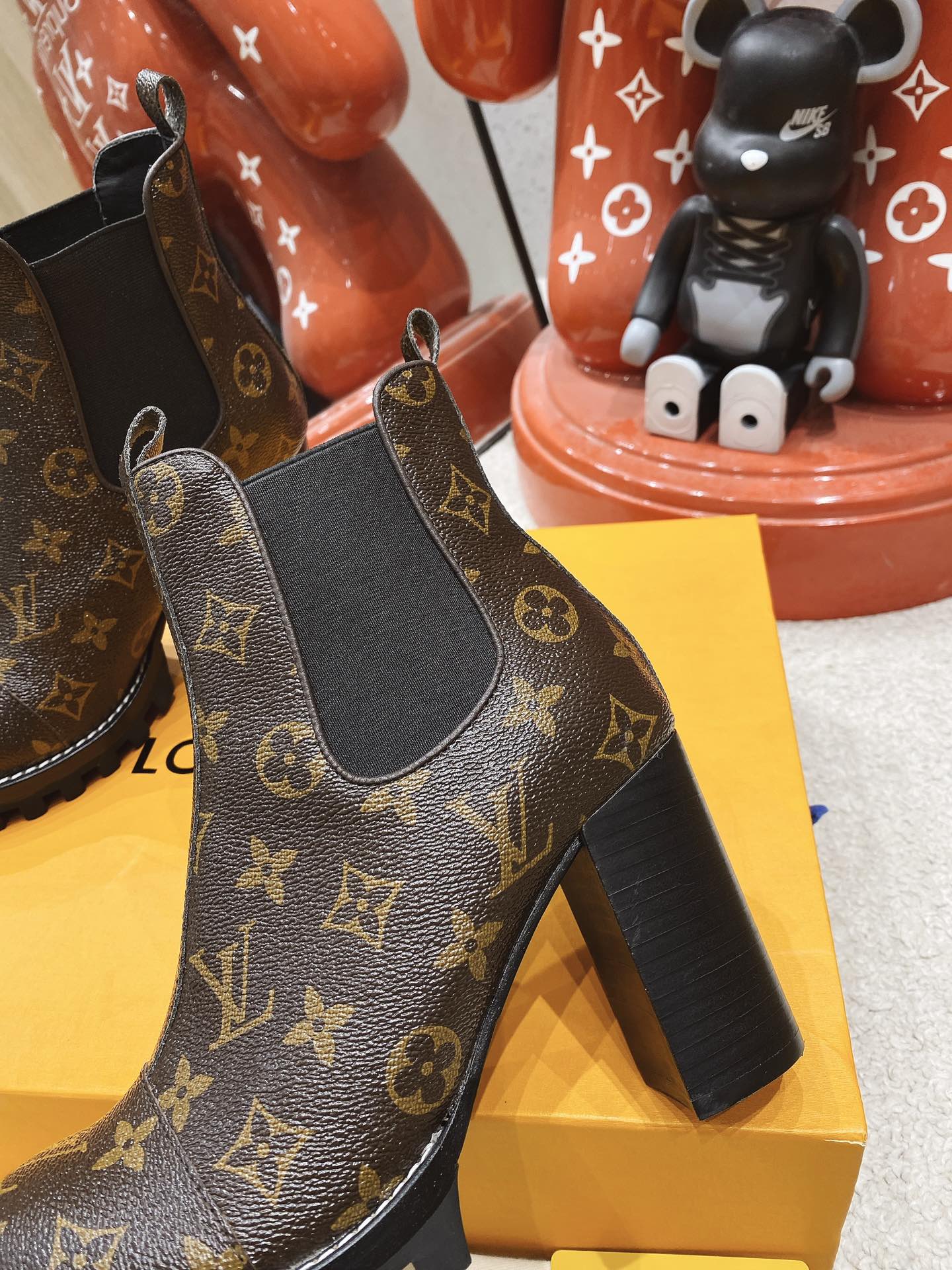LV BEAUBOURG AND ANKLE BOOTS - KJ VIPS