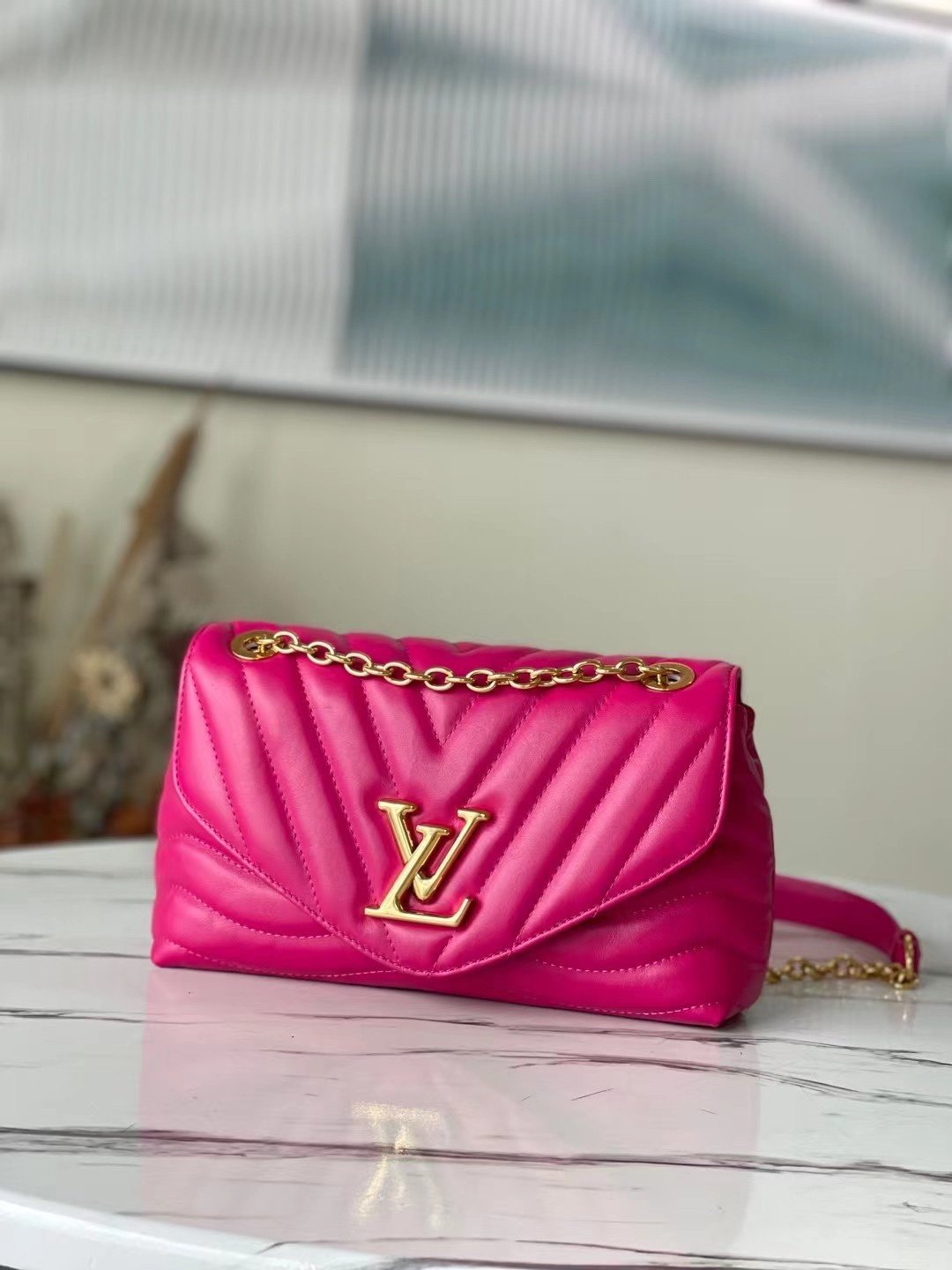 Louis Vuitton LV NEUE WAVE CHAIN ​​BAG