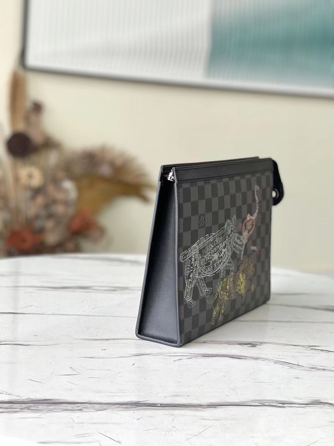 POCHETTE VOYAGE MM kahvallinen lompakko Louis Vuitton