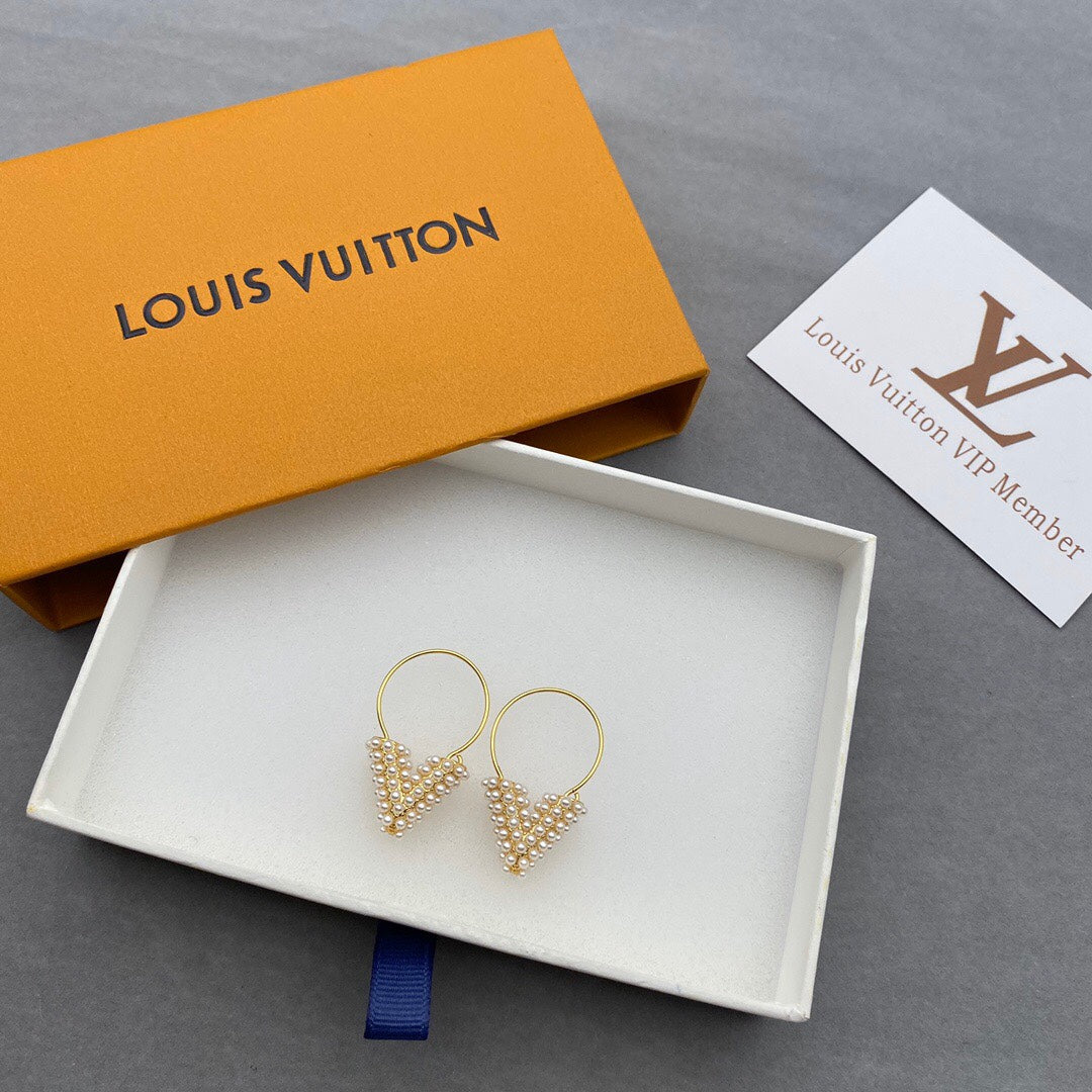 Orecchini Essential V Louis Vuitton – KJ VIPS