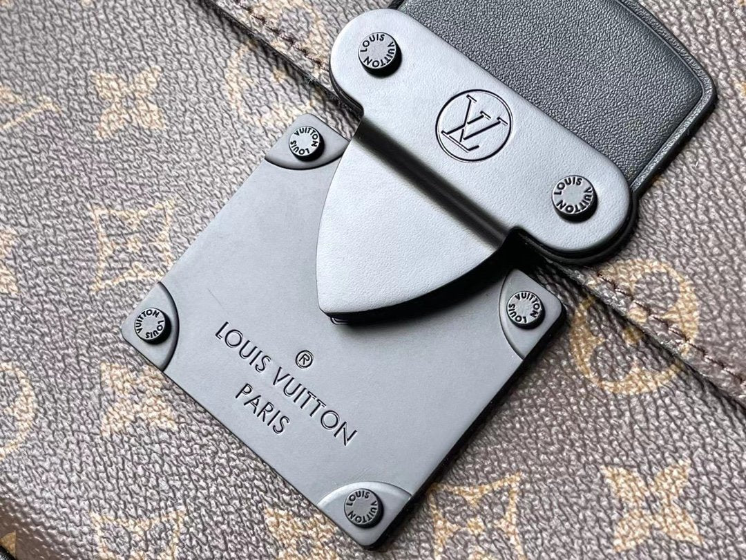 S LOCK A4 LOMPAKKO Louis Vuitton