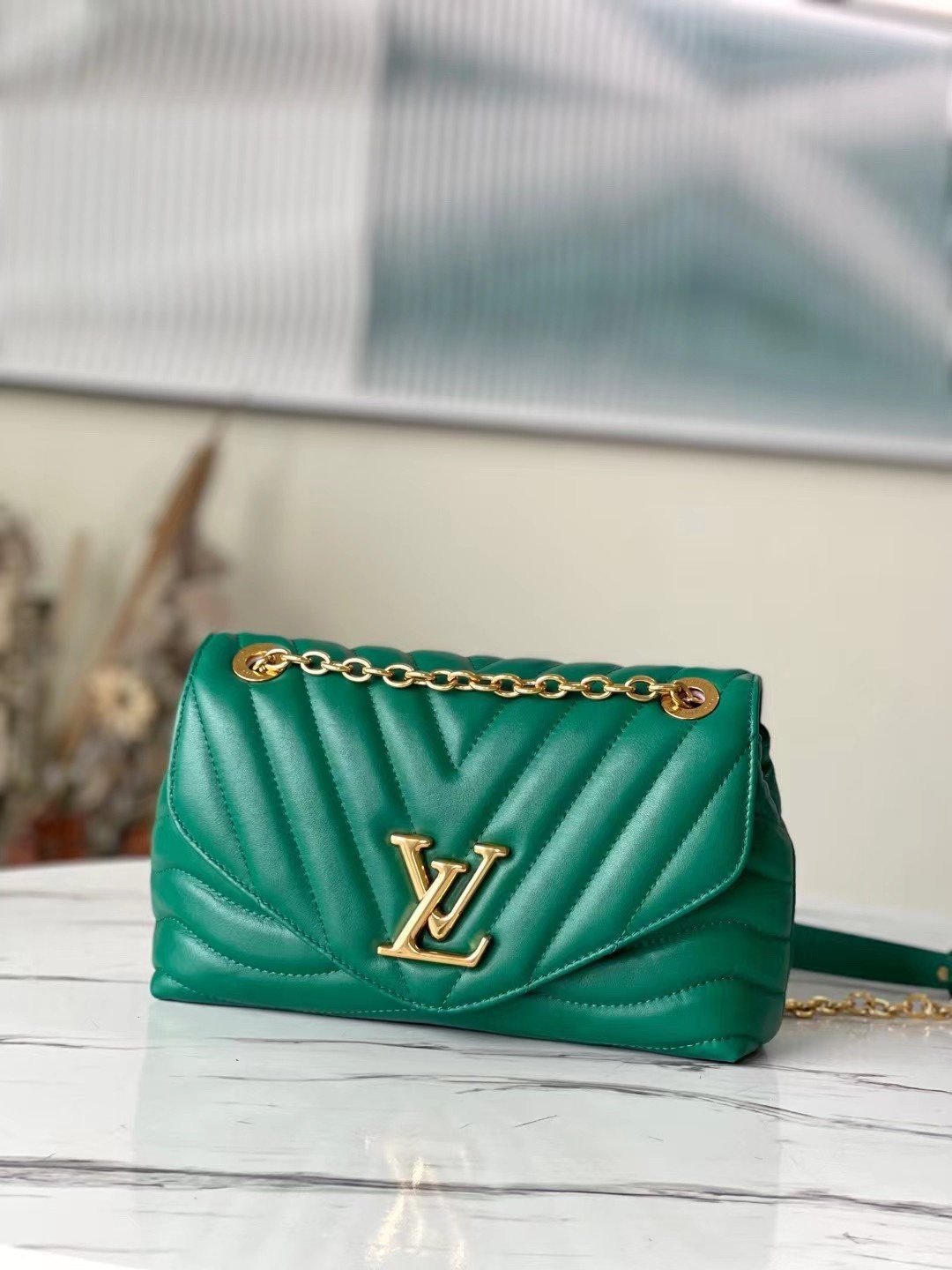 Louis Vuitton LV NEW WAVE CHAIN ​​BAG