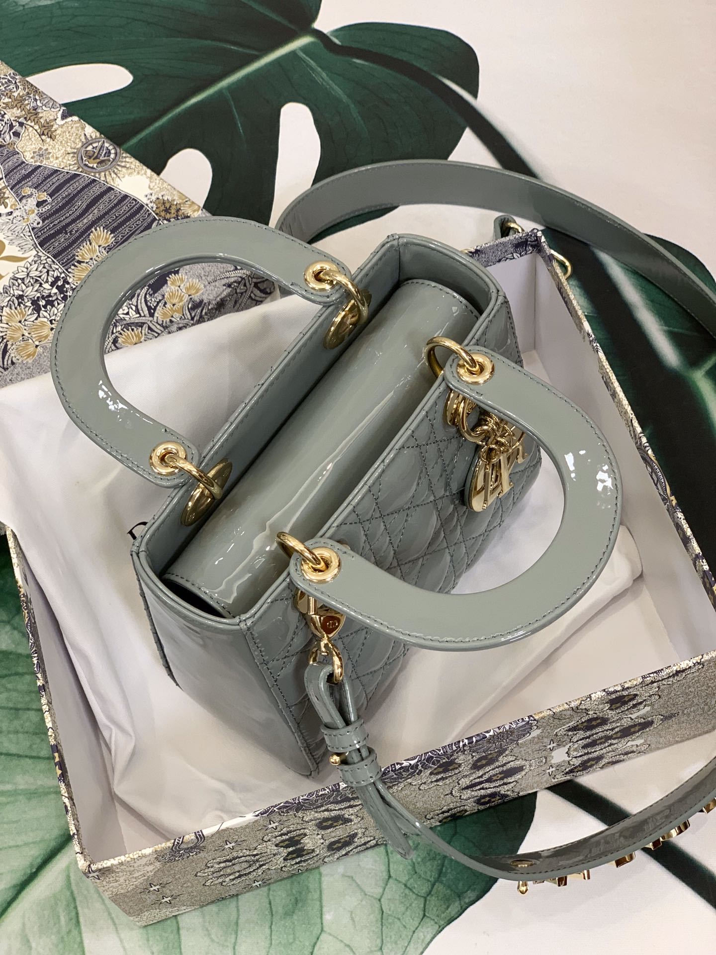 Pieni Lady Dior laukku