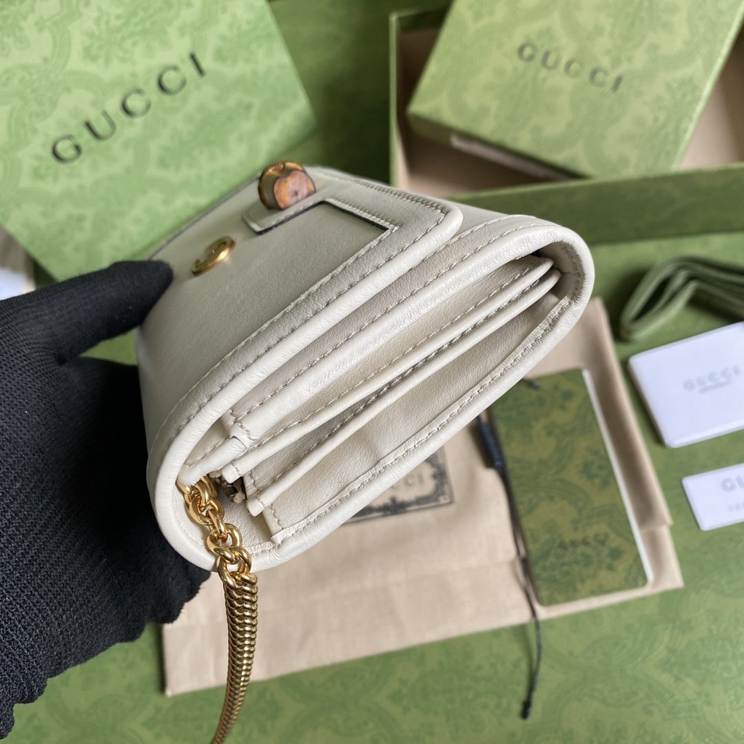GUCCI bamboo detail chain wallet