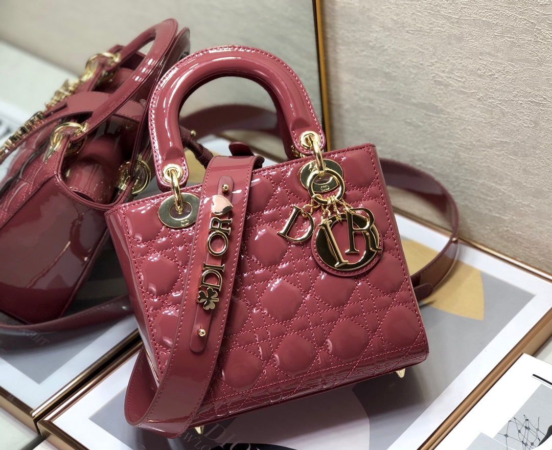 Pieni Lady Dior laukku