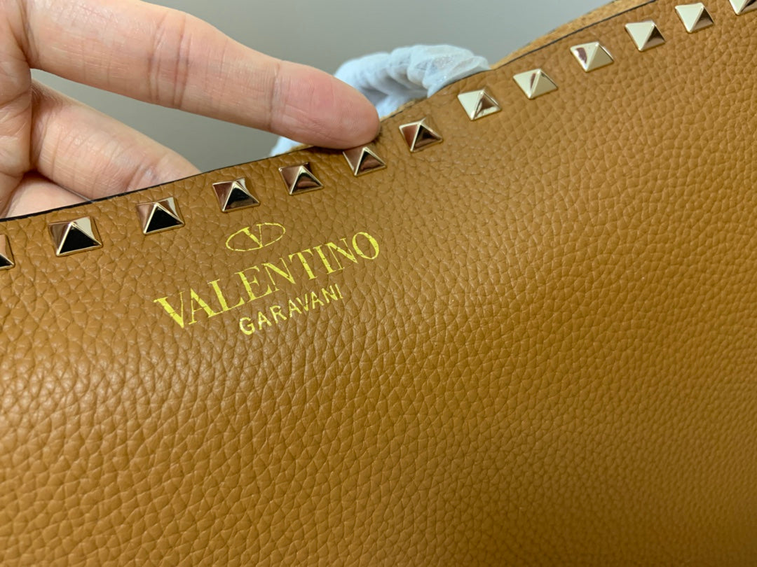 VALENTINO ROCKSTUD SHOPPER BAG