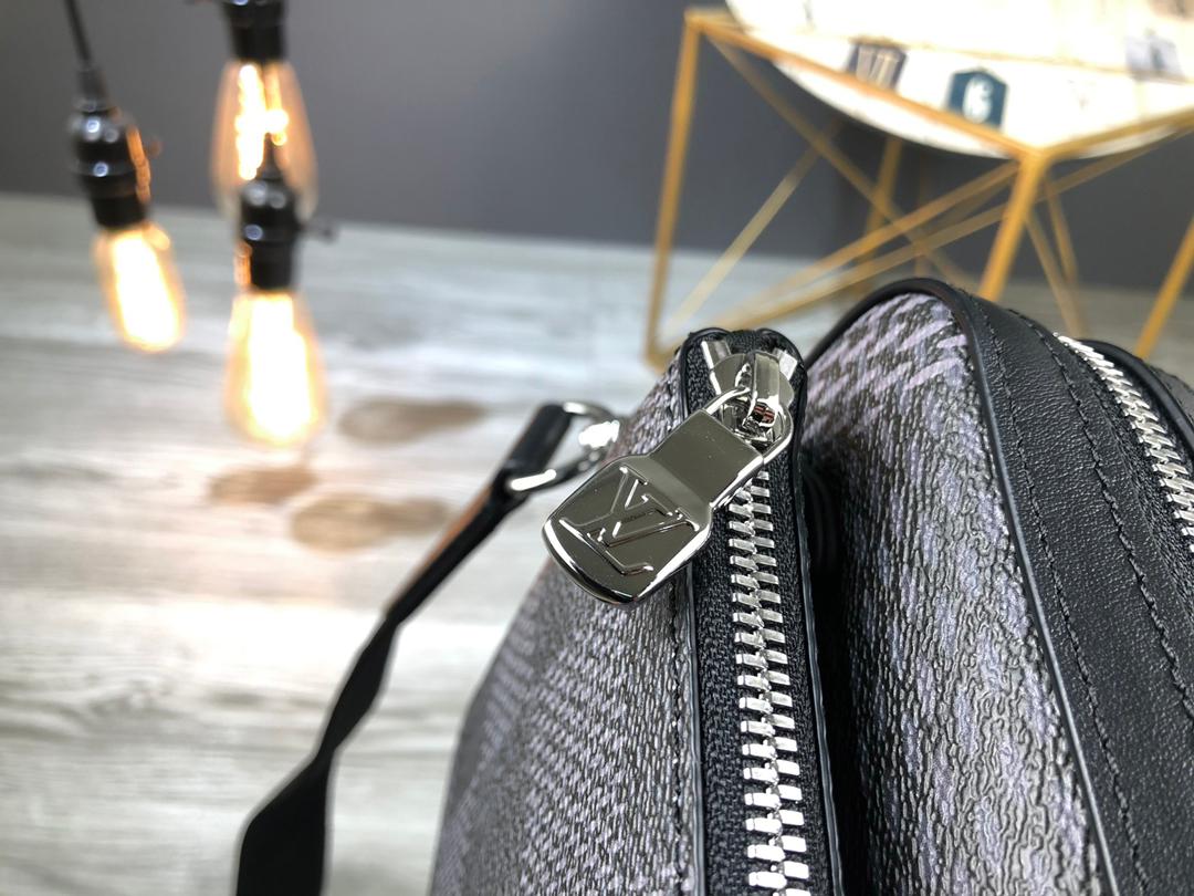 Louis Vuitton Trio Messenger Bag – KJ VIPS