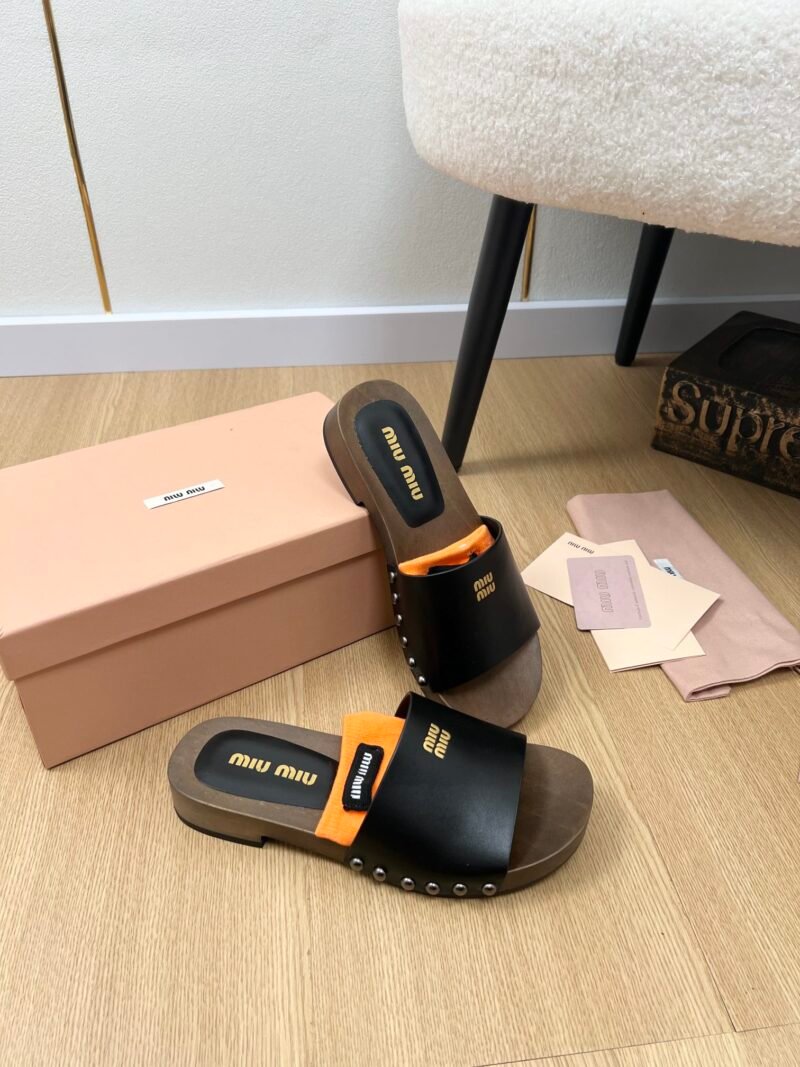 Zuecos de piel Miu Miu - Imagen 3