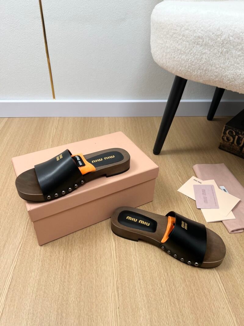Zuecos de piel Miu Miu - Imagen 4
