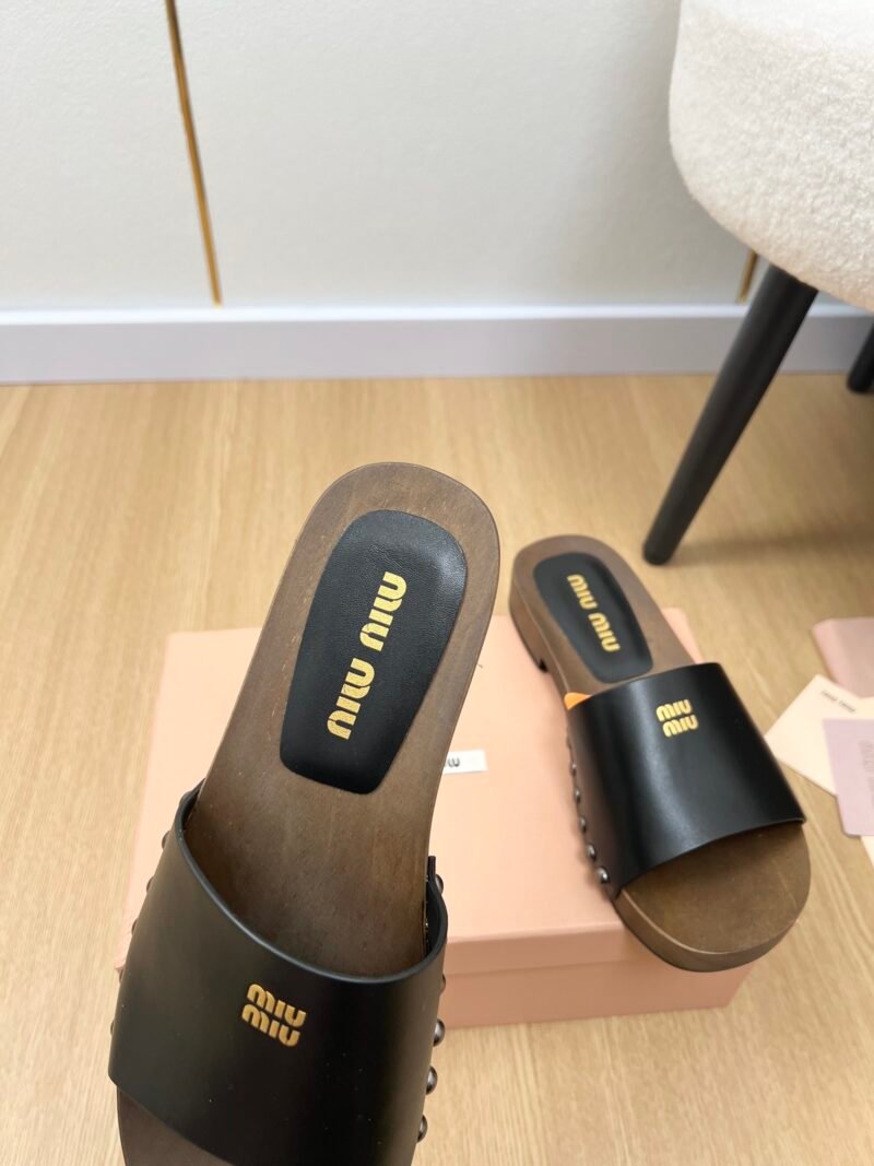 Zuecos de piel Miu Miu - Imagen 6