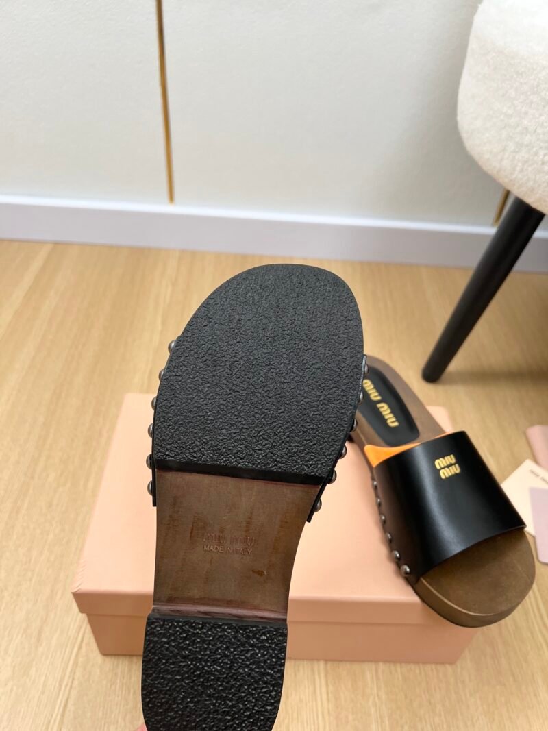 Zuecos de piel Miu Miu - Imagen 8