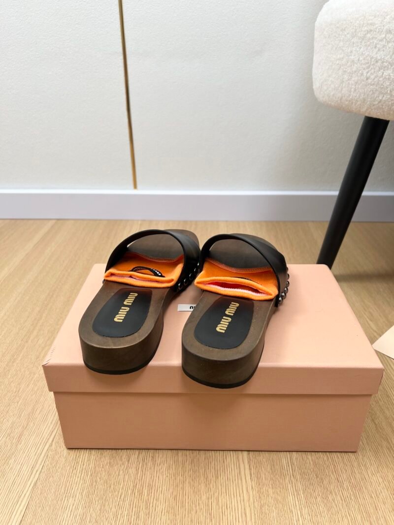 Zuecos de piel Miu Miu - Imagen 7