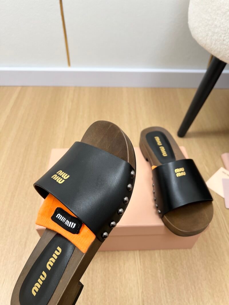 Zuecos de piel Miu Miu - Imagen 5