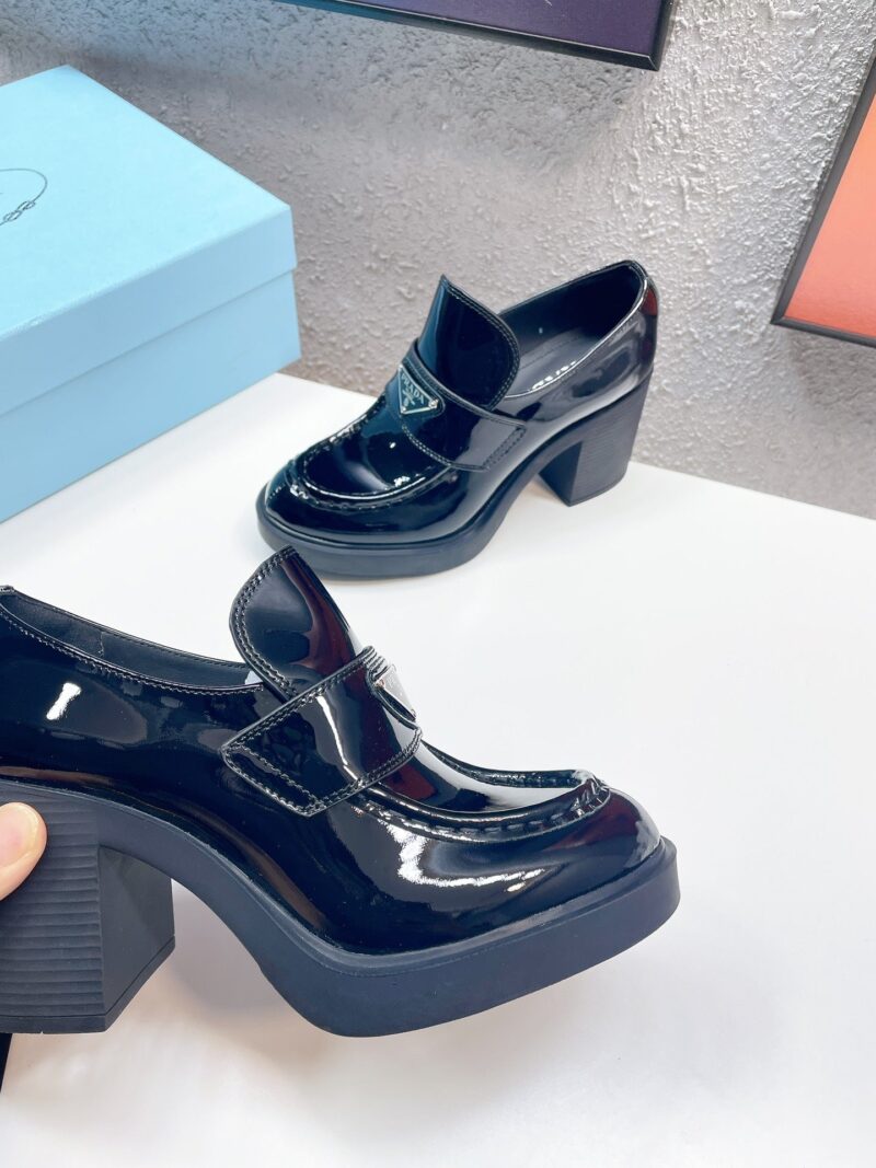 Mocasines de tacón piel cepillada PRADA - Imagen 7