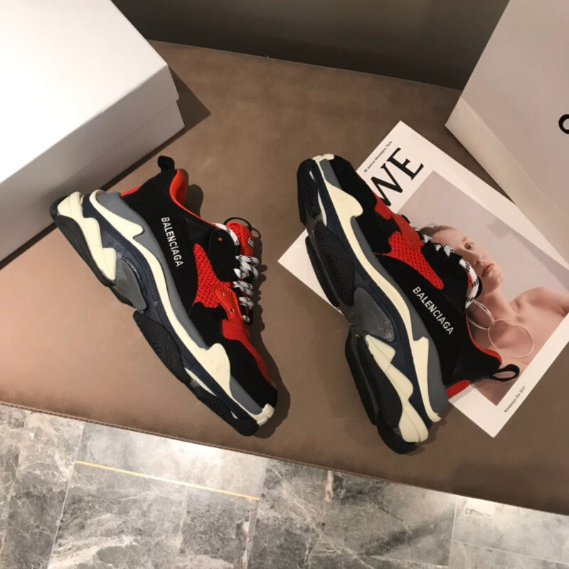 Zapatilla Triple S BALENCIAGA