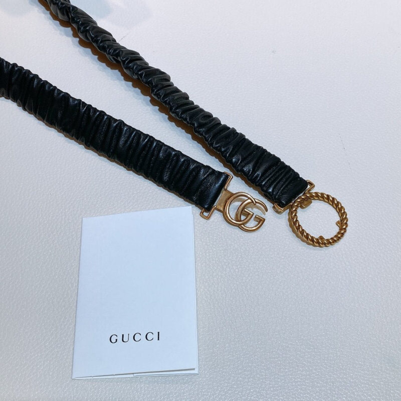 Cinturón con logo de piel fruncida GUCCI - Image 4