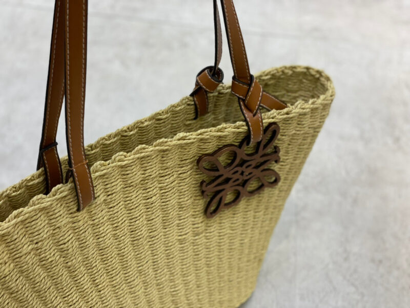 Bolso Shell Basket pequeño en hierba de elefante y piel LOEWE - Imagen 6