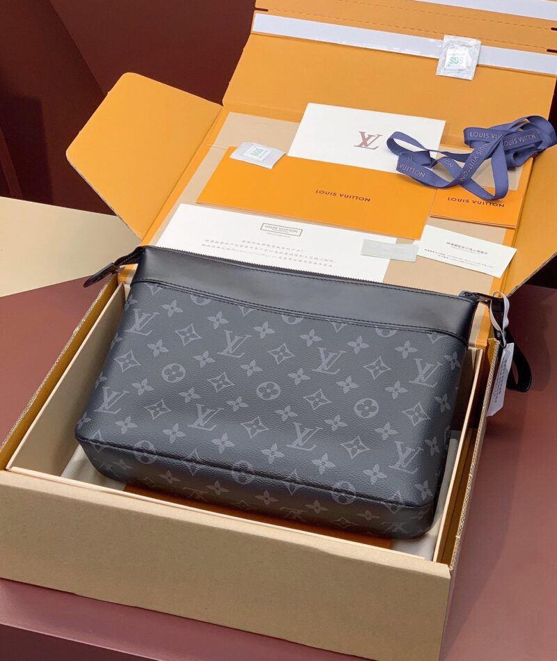 Cartera de mano Pochette Voyage Souple Louis Vuitton - Imagen 2