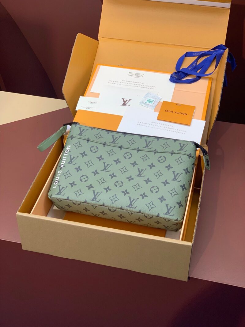 Cartera de mano Pochette Voyage Souple Louis Vuitton