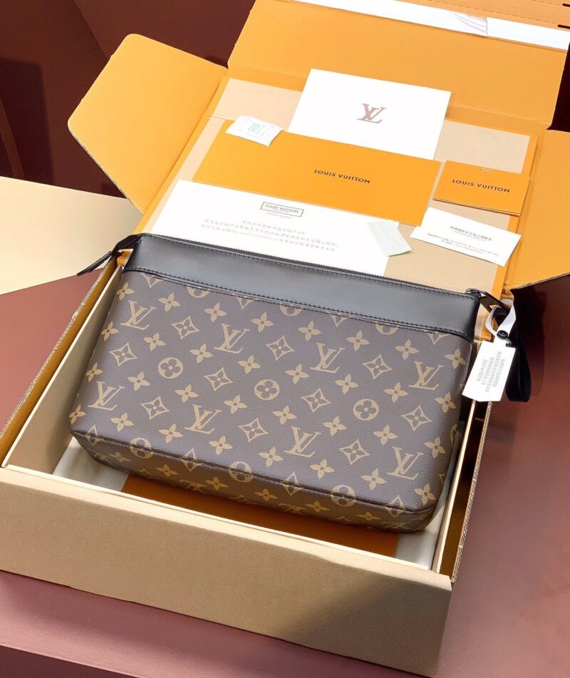 Cartera de mano Pochette Voyage Souple Louis Vuitton - Imagen 3