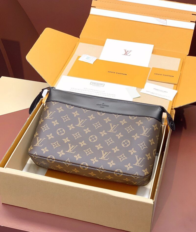 Cartera de mano Pochette Voyage Souple Louis Vuitton