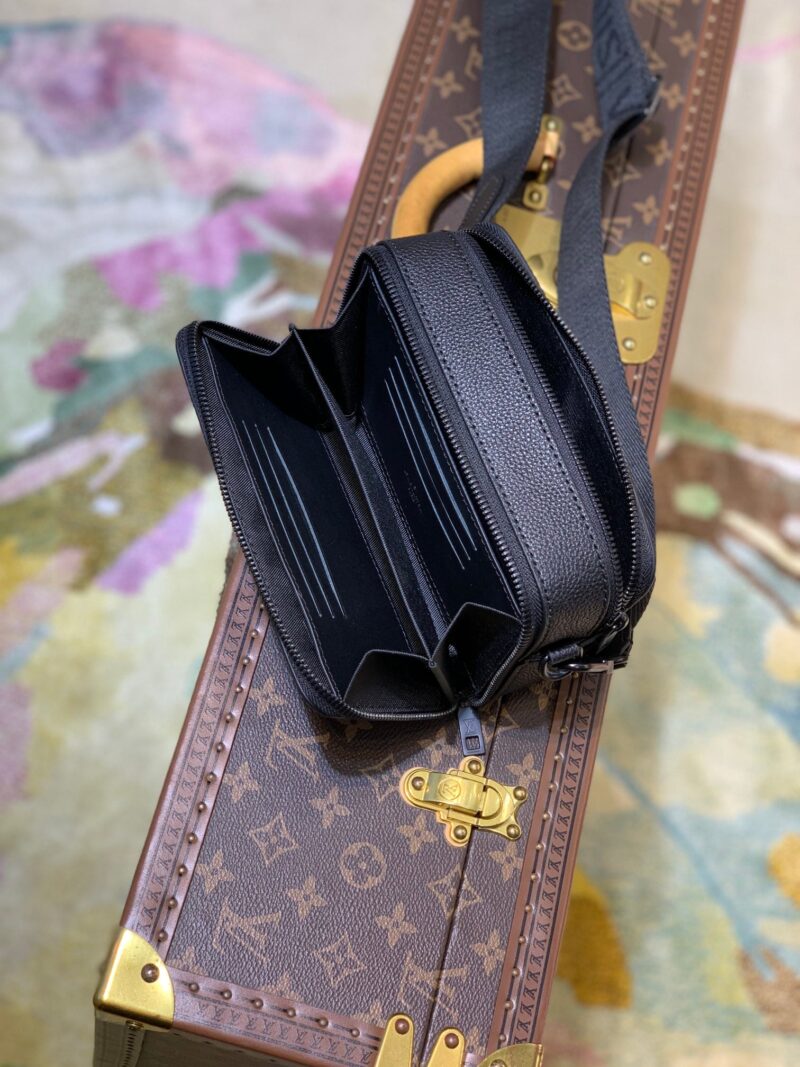 Cartera Alpha con bandolera Louis Vuitton - Imagen 8