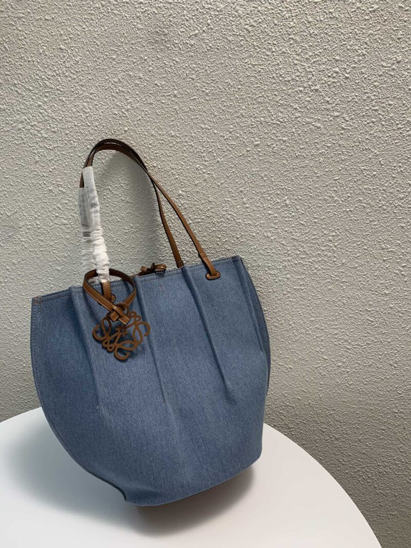 Bolso Shell Tote pequeño en piel de ternera clásica LOEWE - Imagen 3