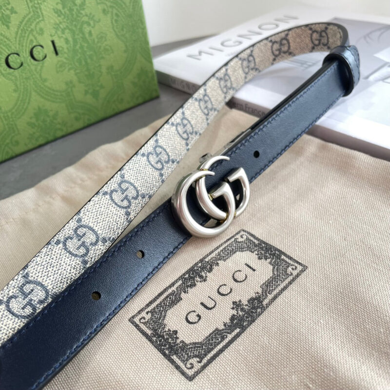 Cinturón reversible GG Marmont estrecho GUCCI