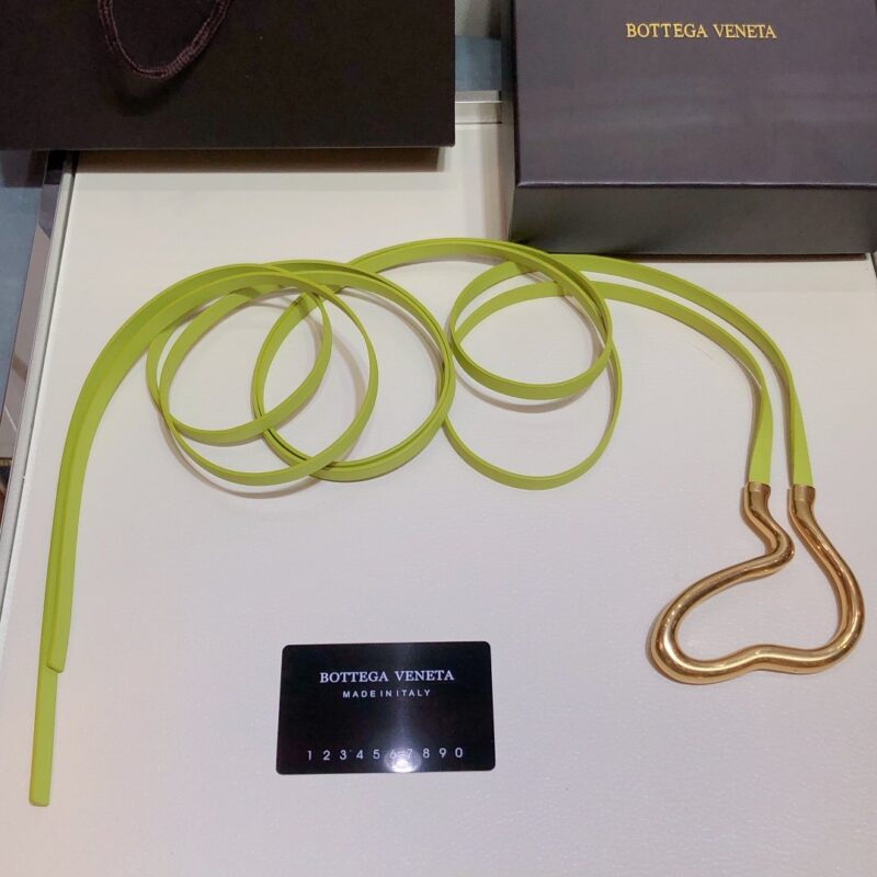 Cinturón con hebilla curva BOTTEGA VENETA