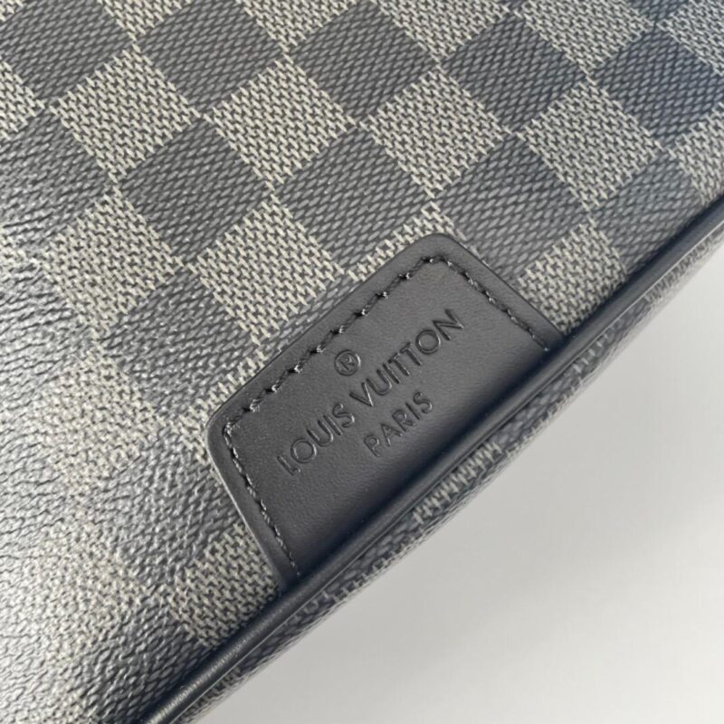 RIÑONERA  Louis Vuitton - Image 4