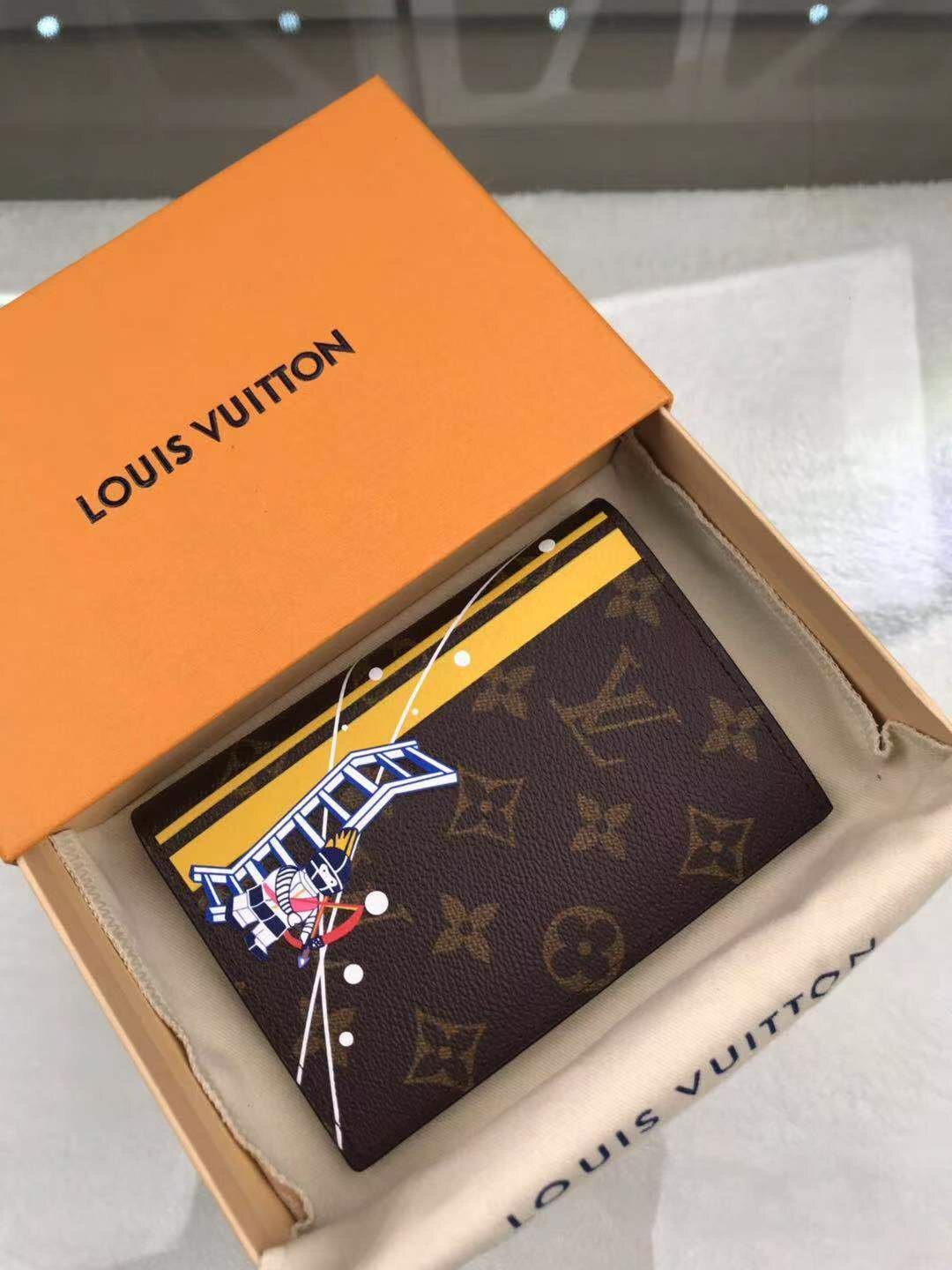 FUNDA DE PASAPORTE Louis Vuitton