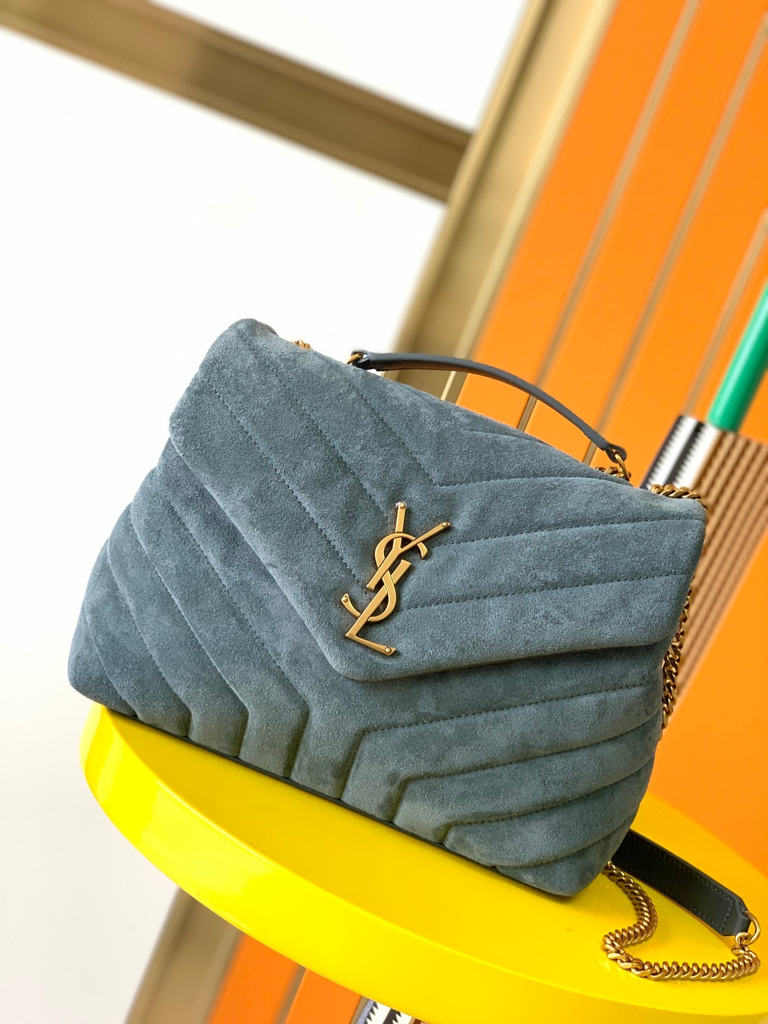 BOLSO PEQUEÑO LOULOU DE ANTE ACOLCHADO YSL