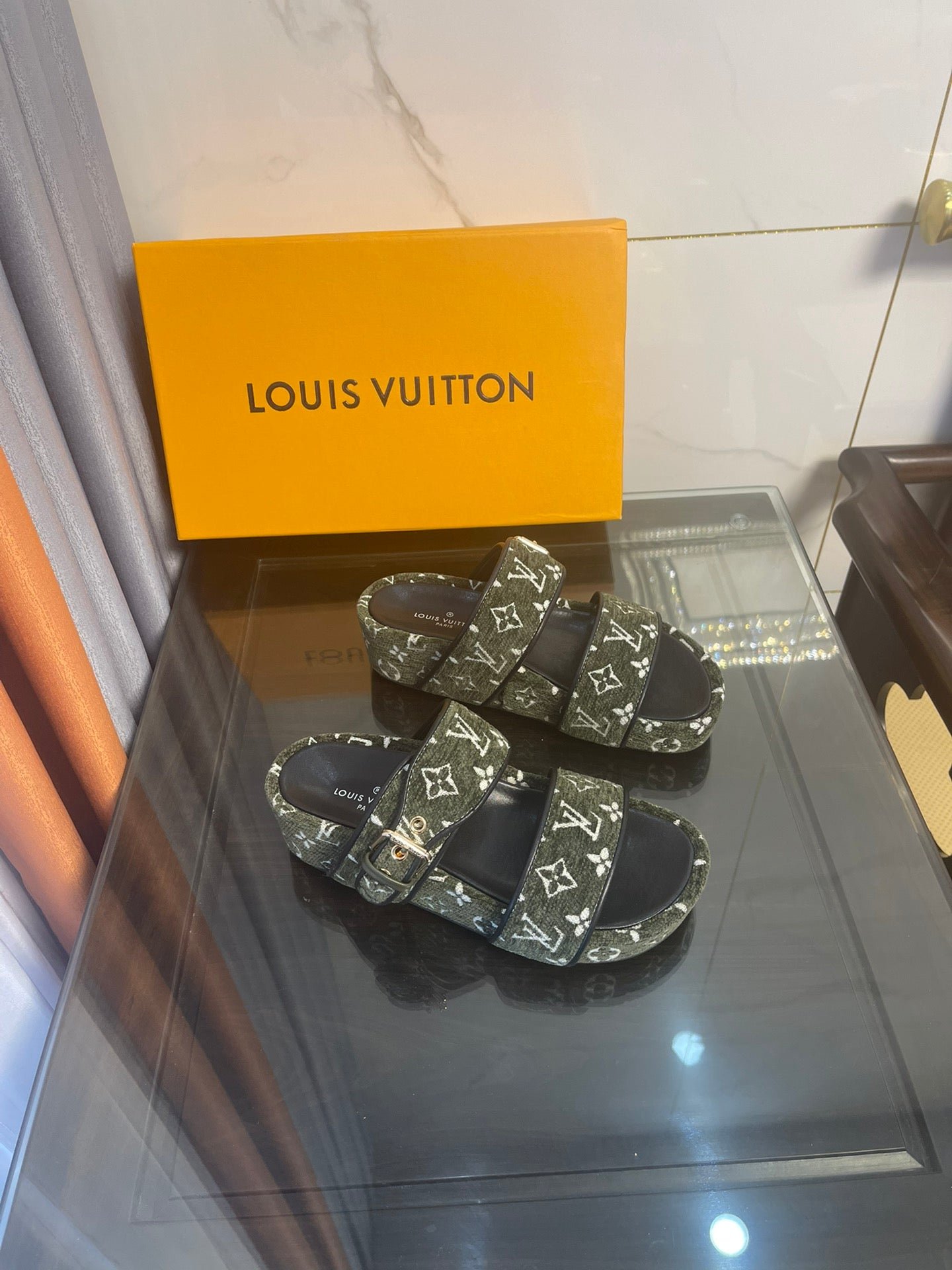 MULE PLANA BOM DIA LOUIS VUITTON