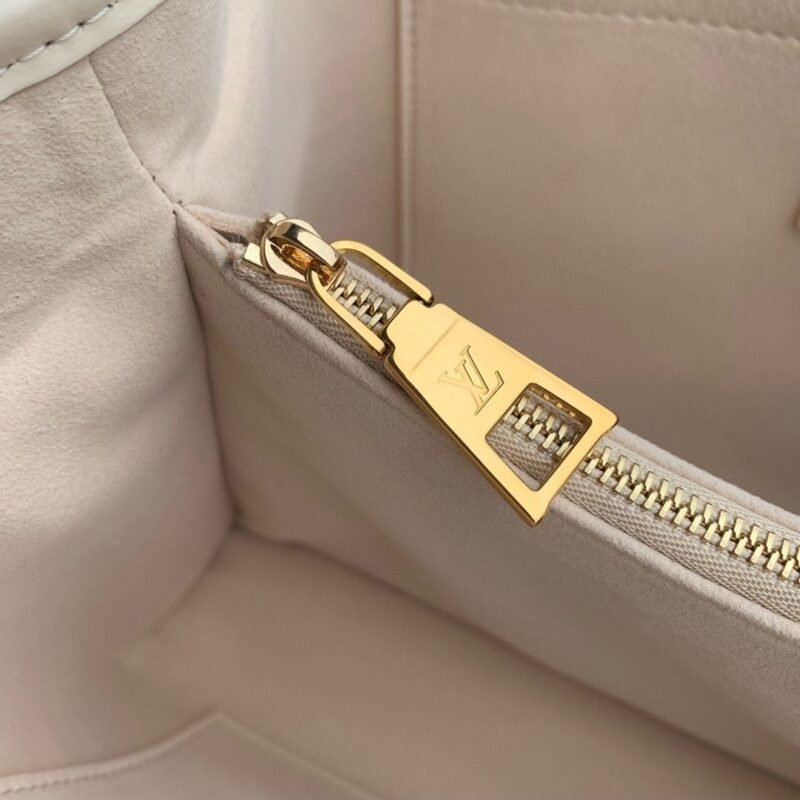 Bolso Babylone Tote PM Louis Vuitton - Imagen 8