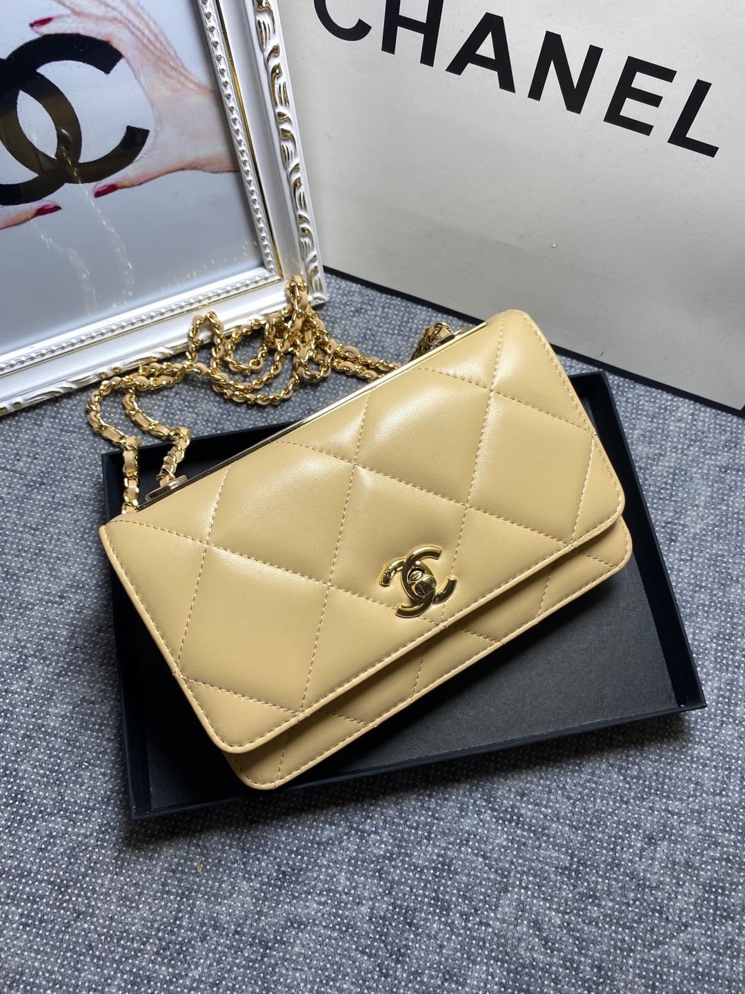 Cartera de mano con cadena Chanel