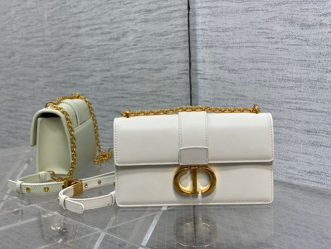 Bolso 30 Montaigne East-West con cadena Dior