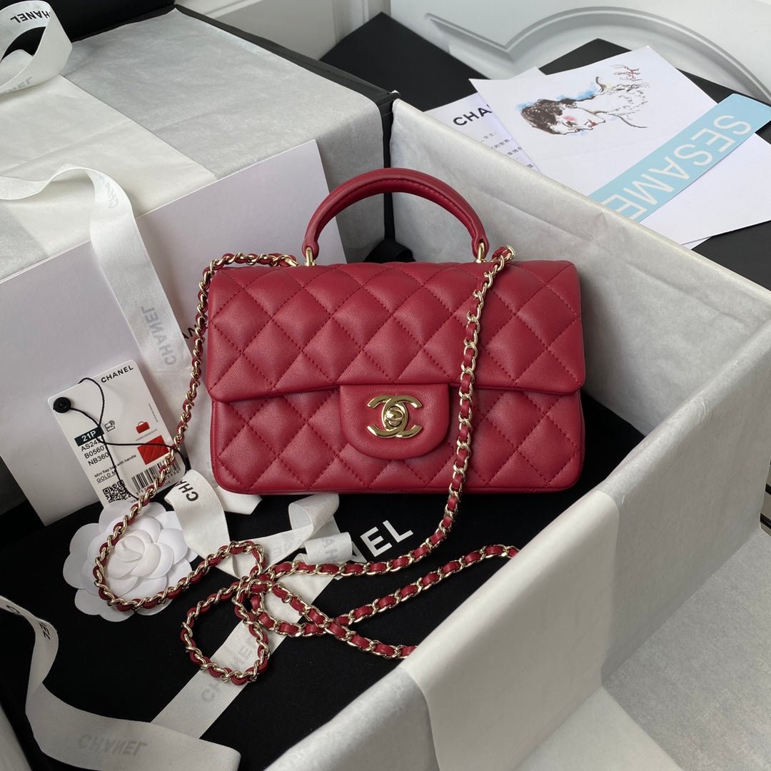 BOLSO PEQUEÑO CON SOLAPA Y ASA DE MANO CHANEL