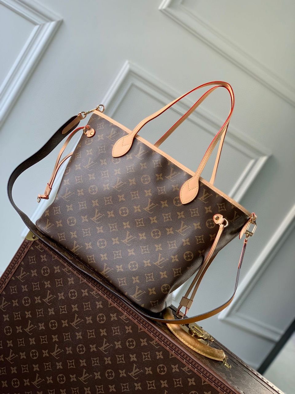 Bolso Neverfull Inside Out MM con bandolera Louis Vuitton