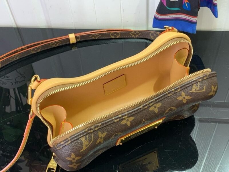 Cartera Bone con bandolera Louis Vuitton - Imagen 7