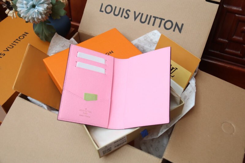 Funda de pasaporte Louis Vuitton - Imagen 9