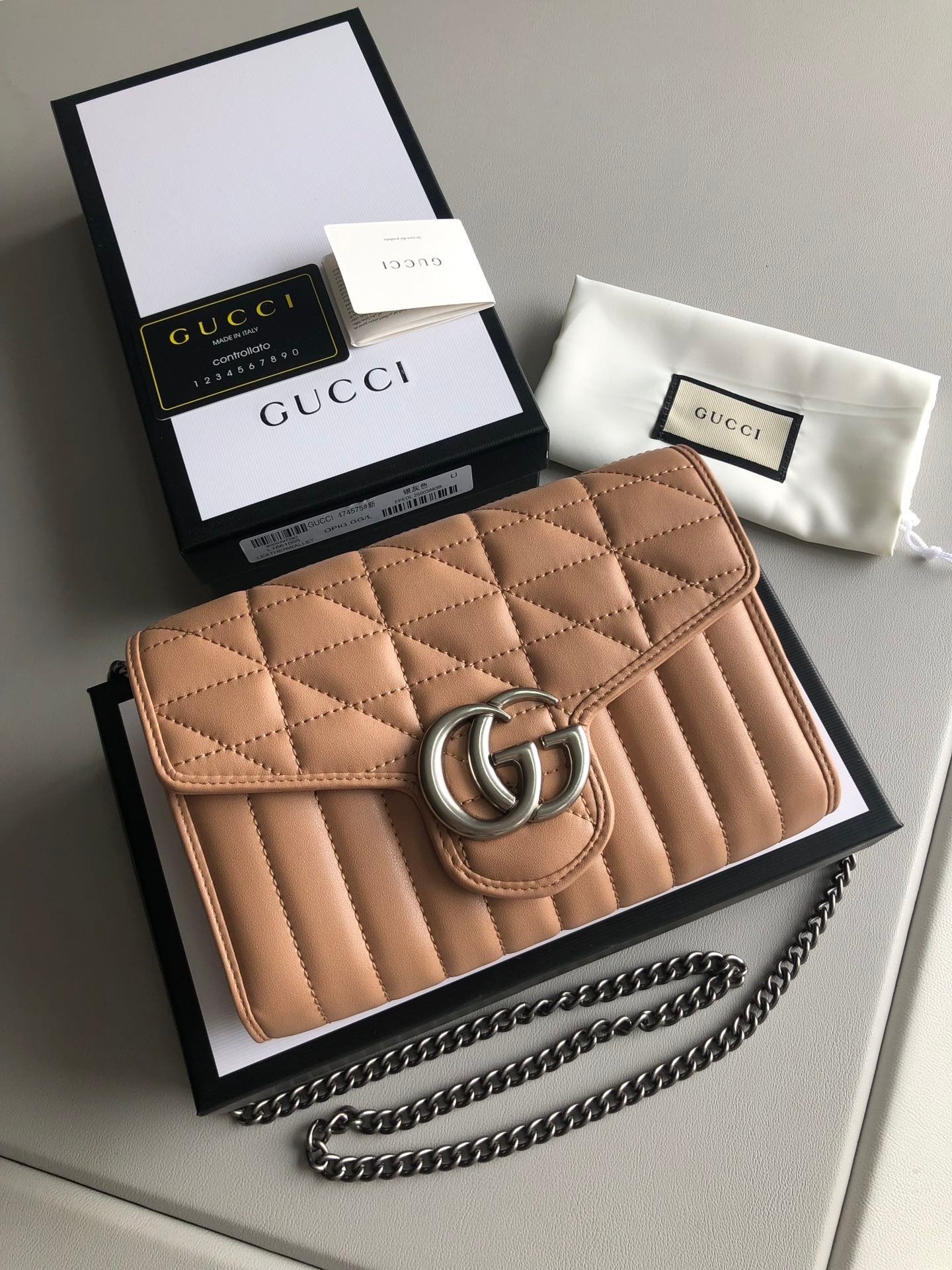 Bolso de hombro GG Marmont pequeño GUCCI