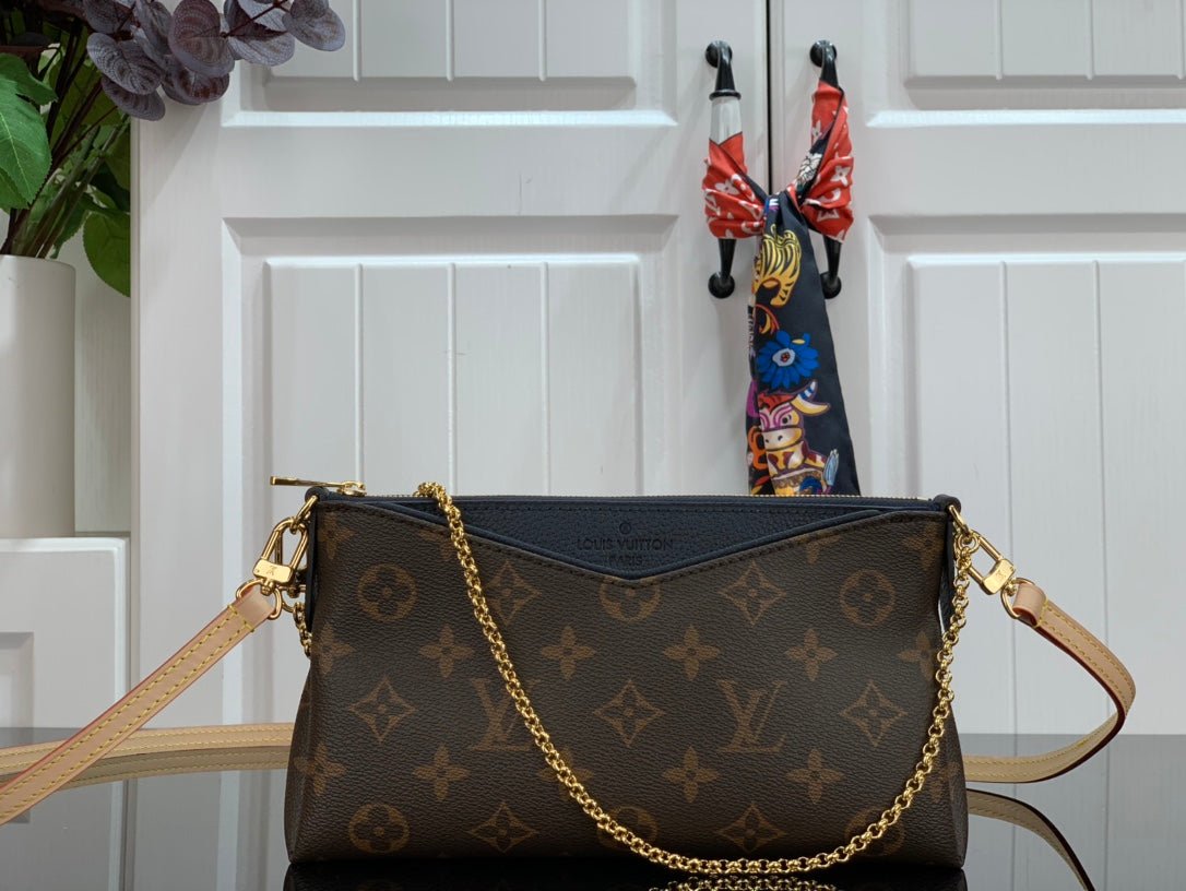 Bolso de mano Pallas LOUIS VUITTON