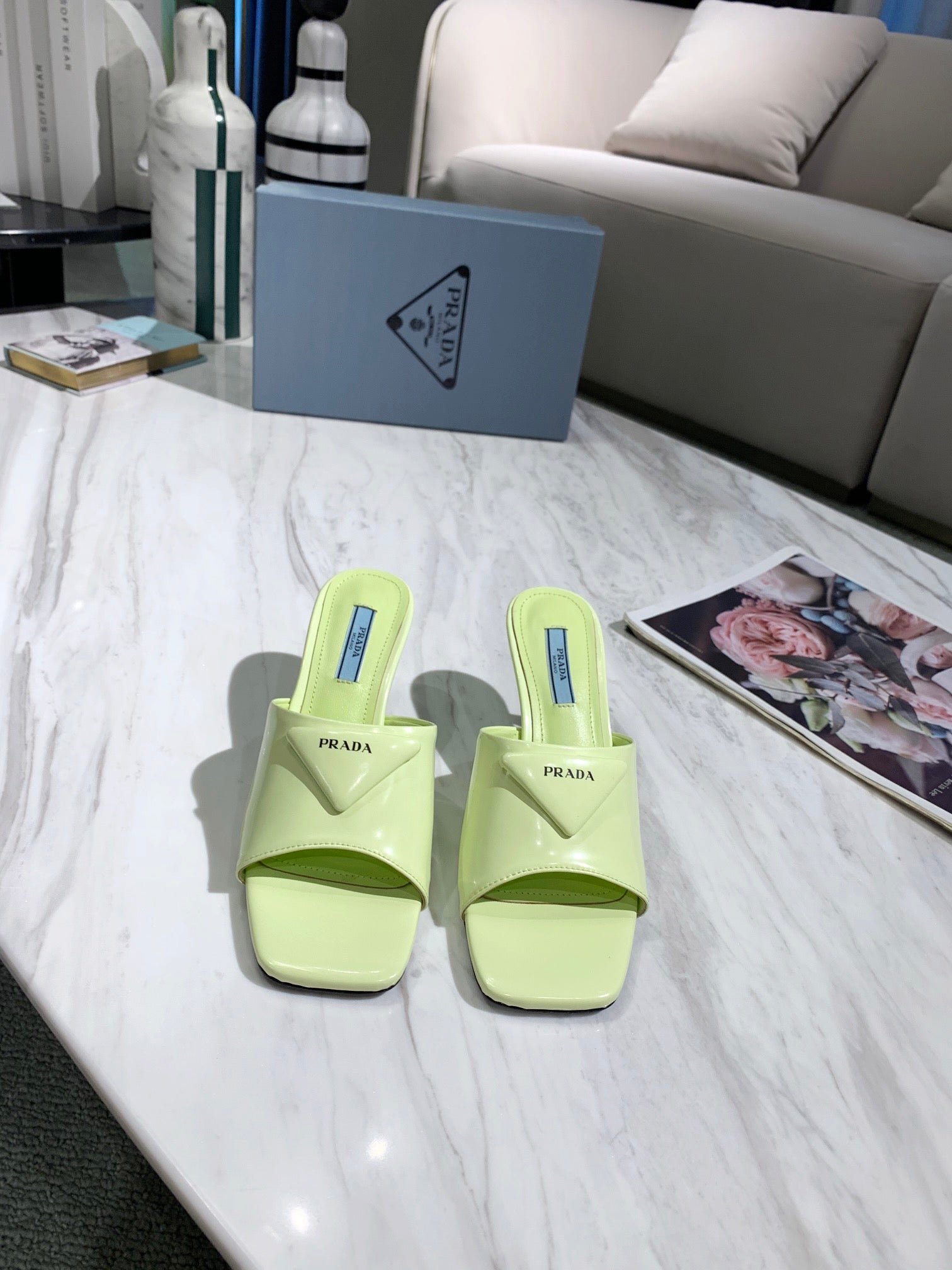 Sandalias en piel cepillada con tacón PRADA