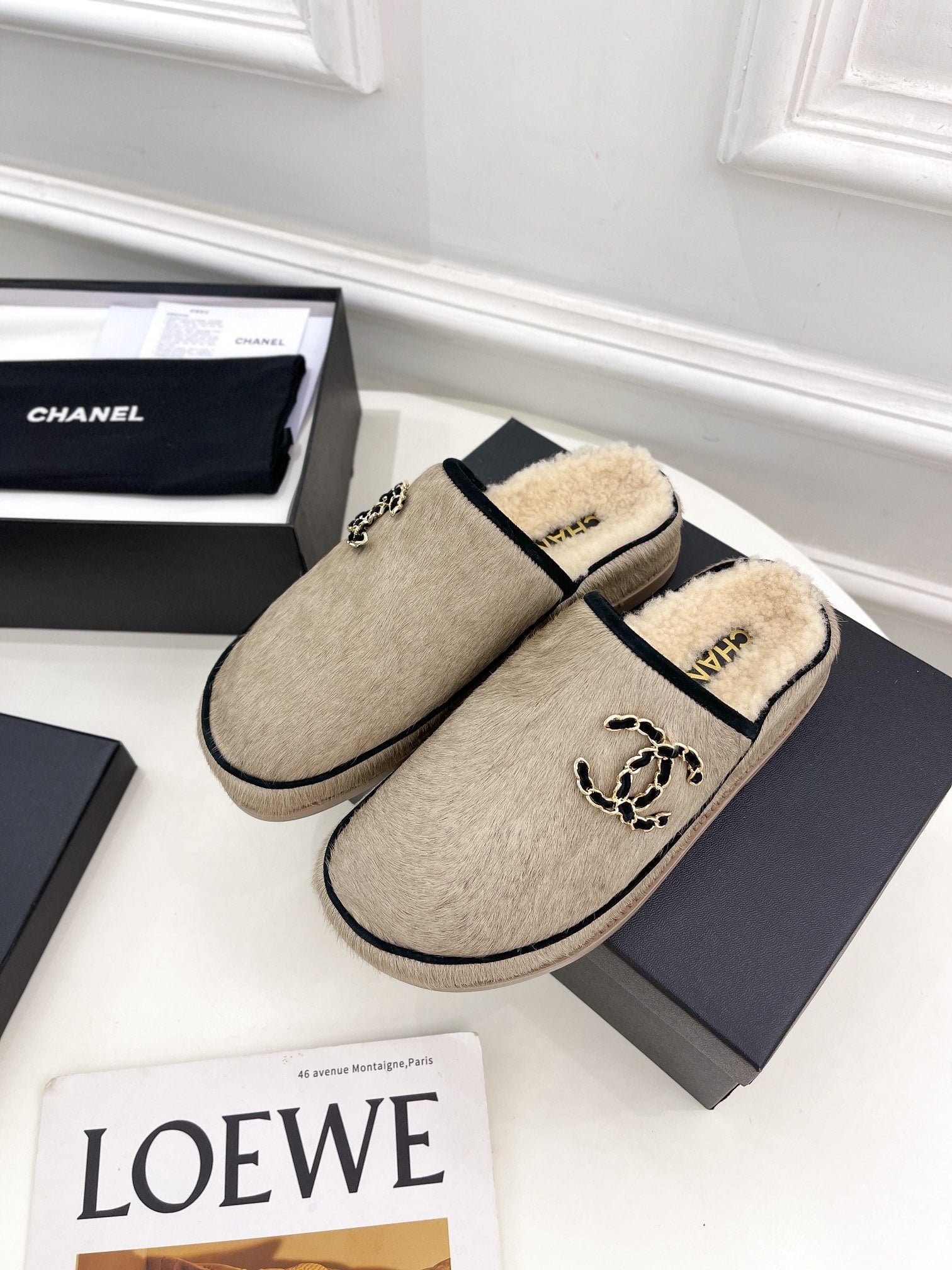 Chinelas Chanel