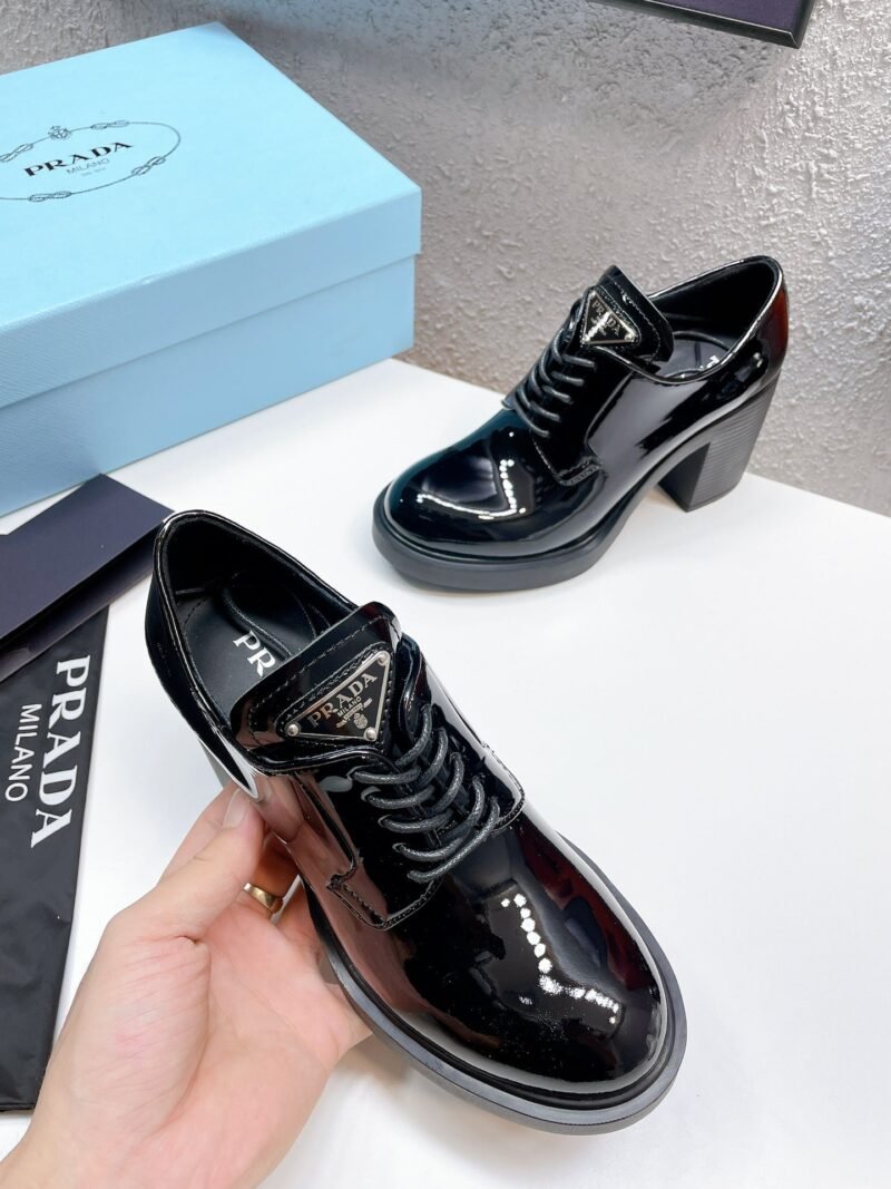 Mocasines de tacón, piel cepillada PRADA - Imagen 5