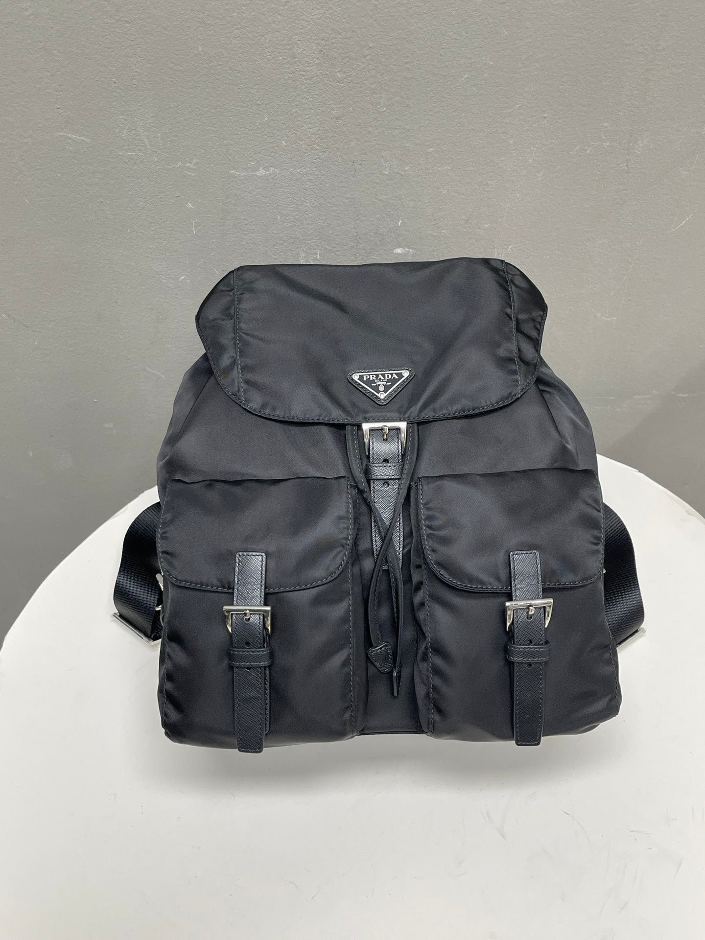 Mochila pequeña de Re-Nylon PRADA