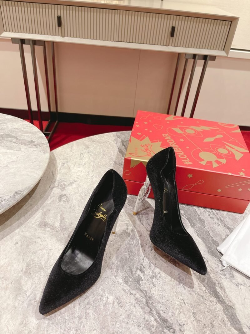 Salones Lipstrass CHRISTIAN LOUBOUTIN - Imagen 8